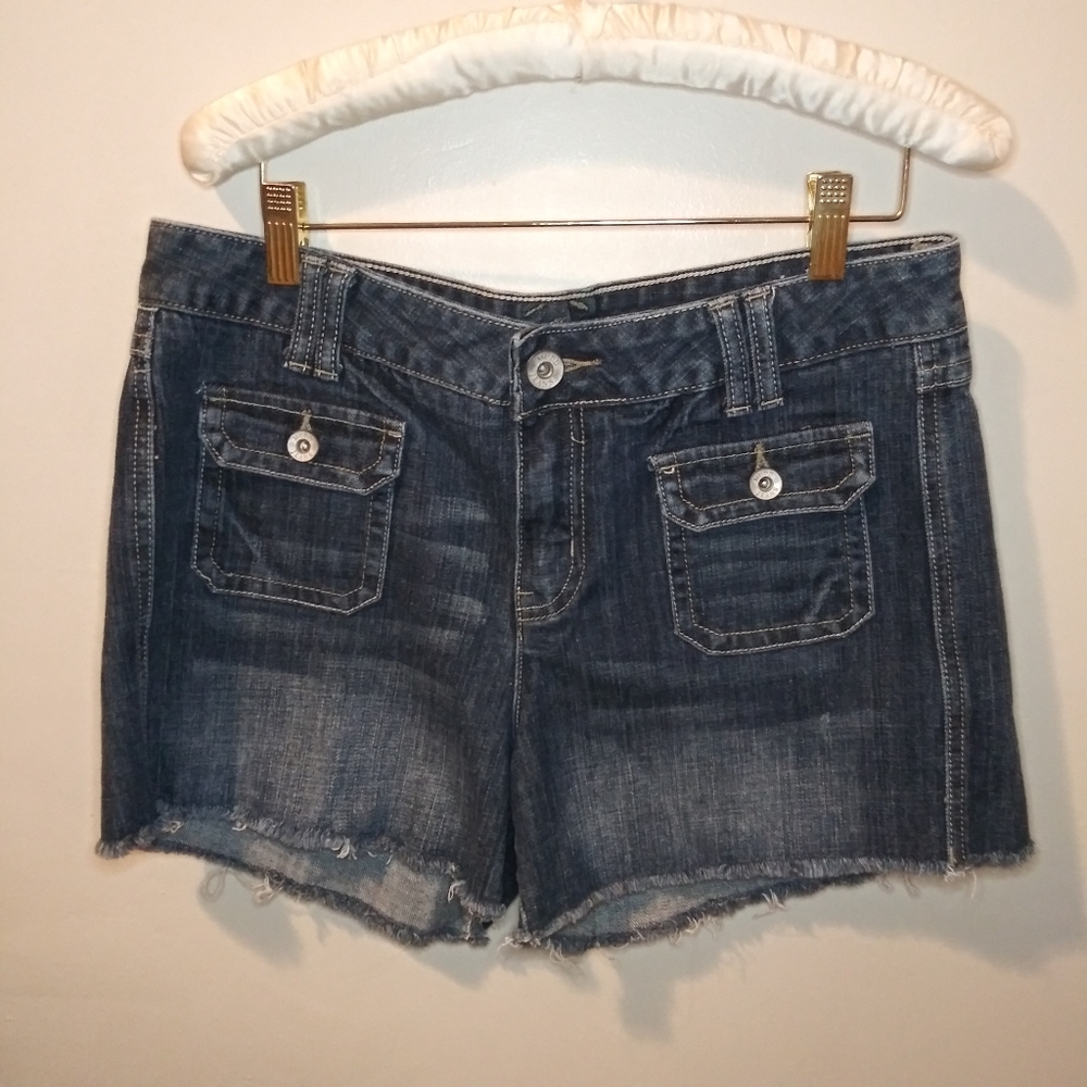 Mudd Jeans Distressed Medium Wash, Mid Rise, Button Flap, Cut-Off Denim Shorts